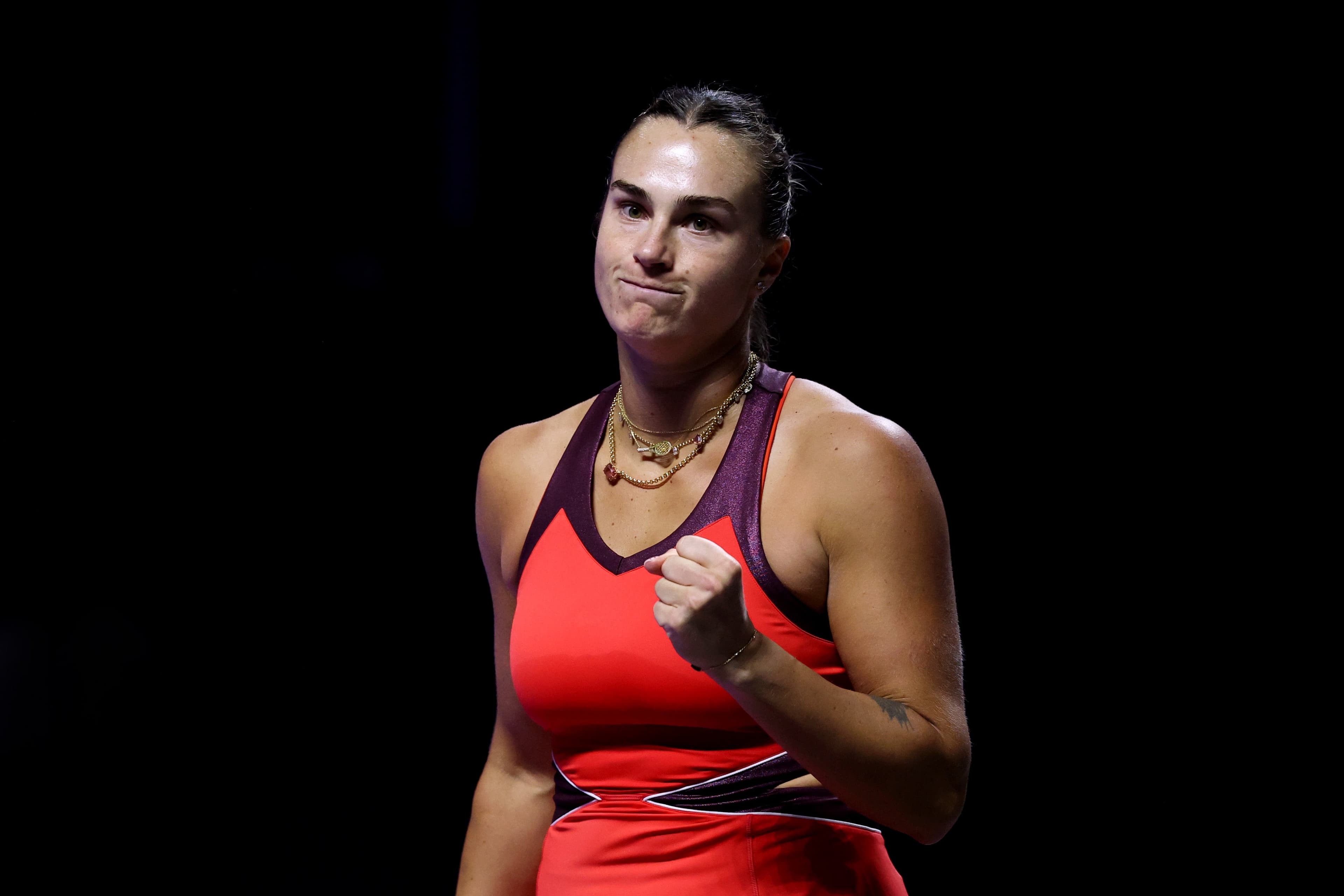 Sabalenka gana y acaricia las semifinales del WTA Finals